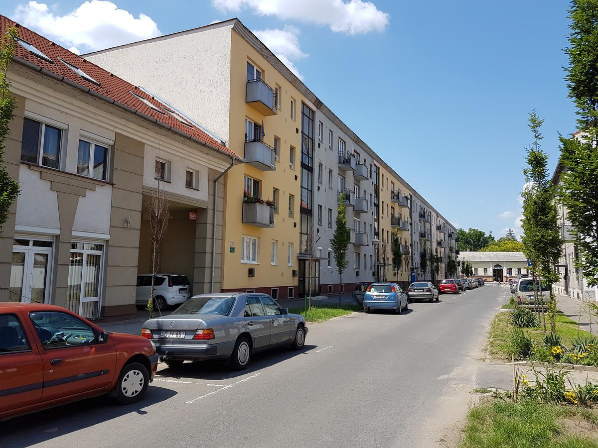 Mox Downtown Apartman Debrecen Buitenkant foto