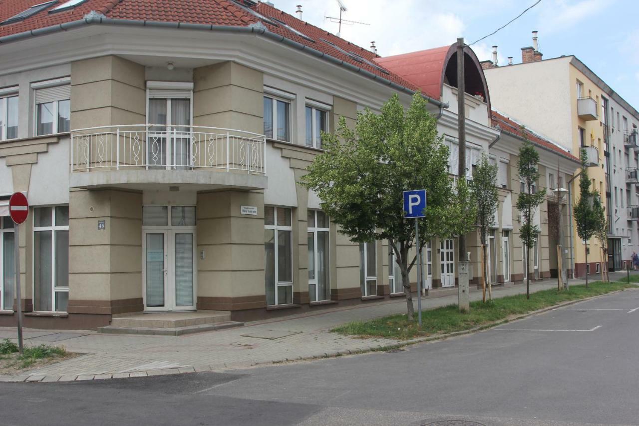 Mox Downtown Apartman Debrecen Buitenkant foto